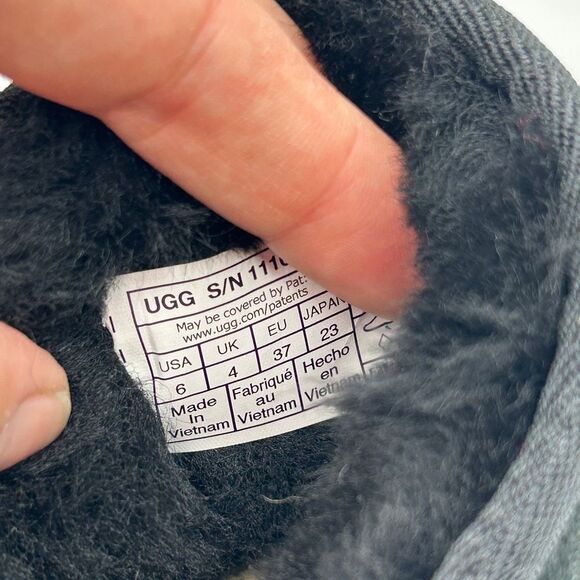 Ugg Classic Ultra Mini Short Boots New in Box Black Size 6 - Picture 5 of 6